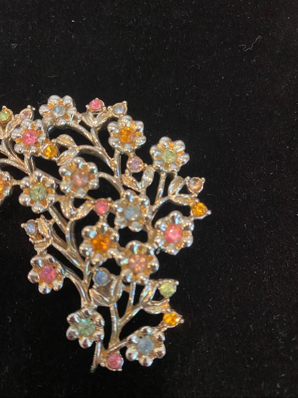 Floral brooch